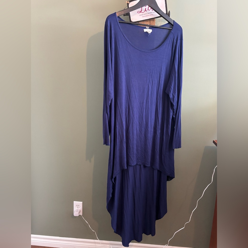 168.) Cupio / Long Sleeve / Navy / High-Lo Top - Picture 1 of 6